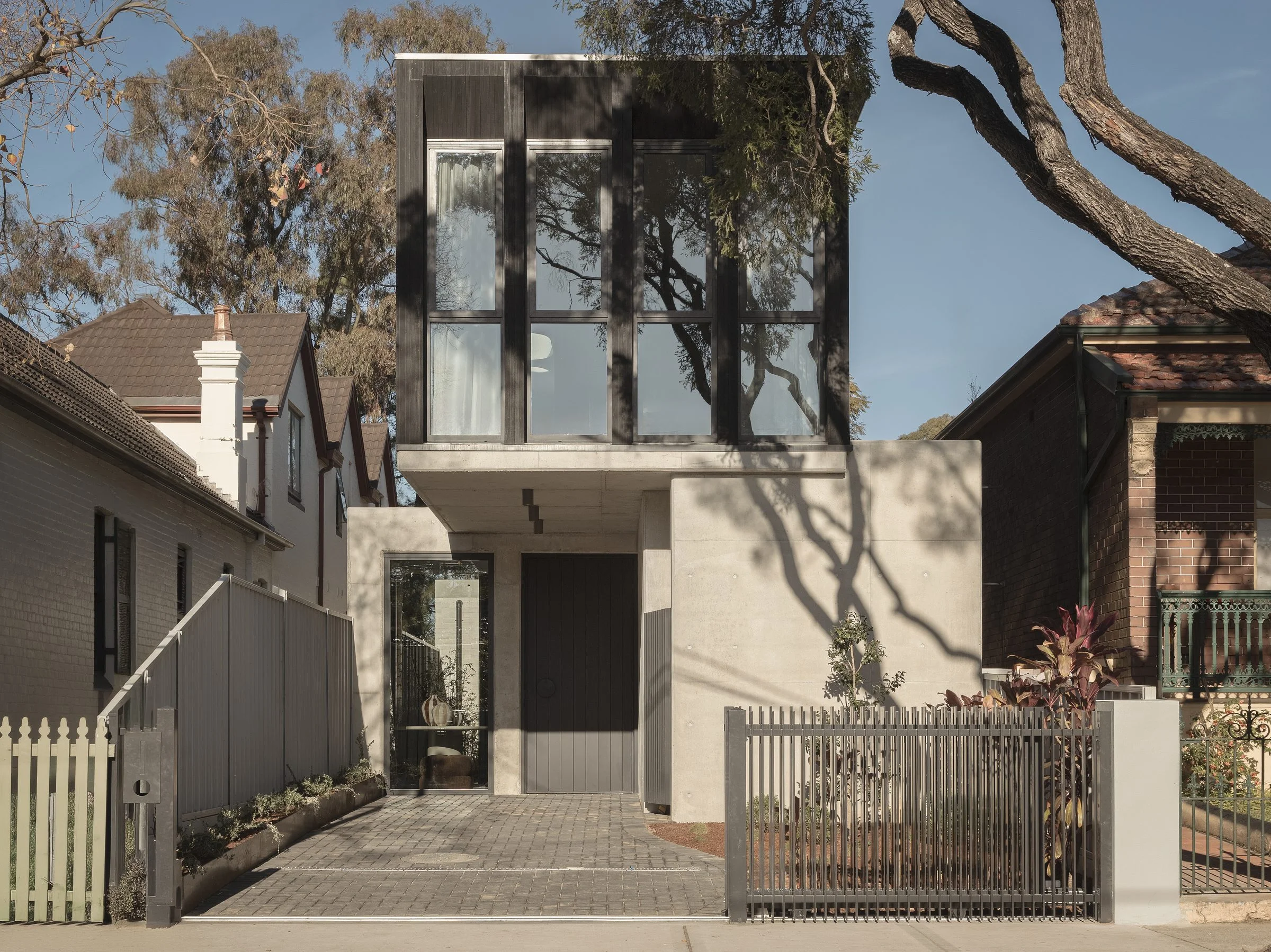 Surrey House · architecture photography by Jason Romeo · view 11
