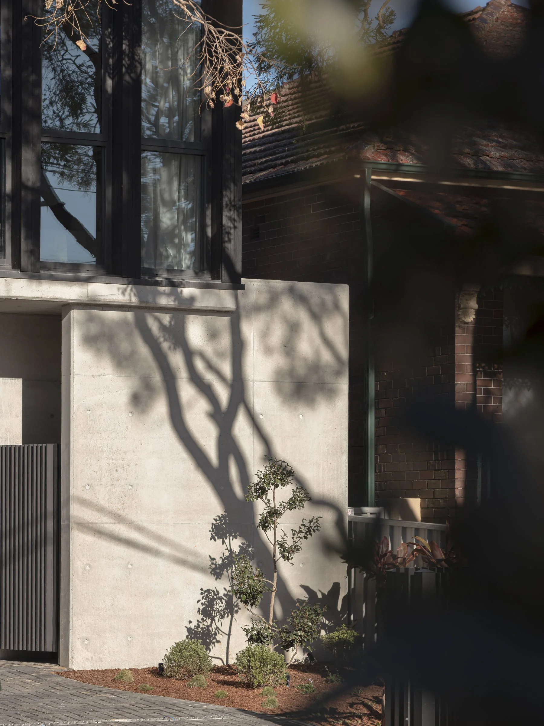 Surrey House · architecture photography by Jason Romeo · view 12