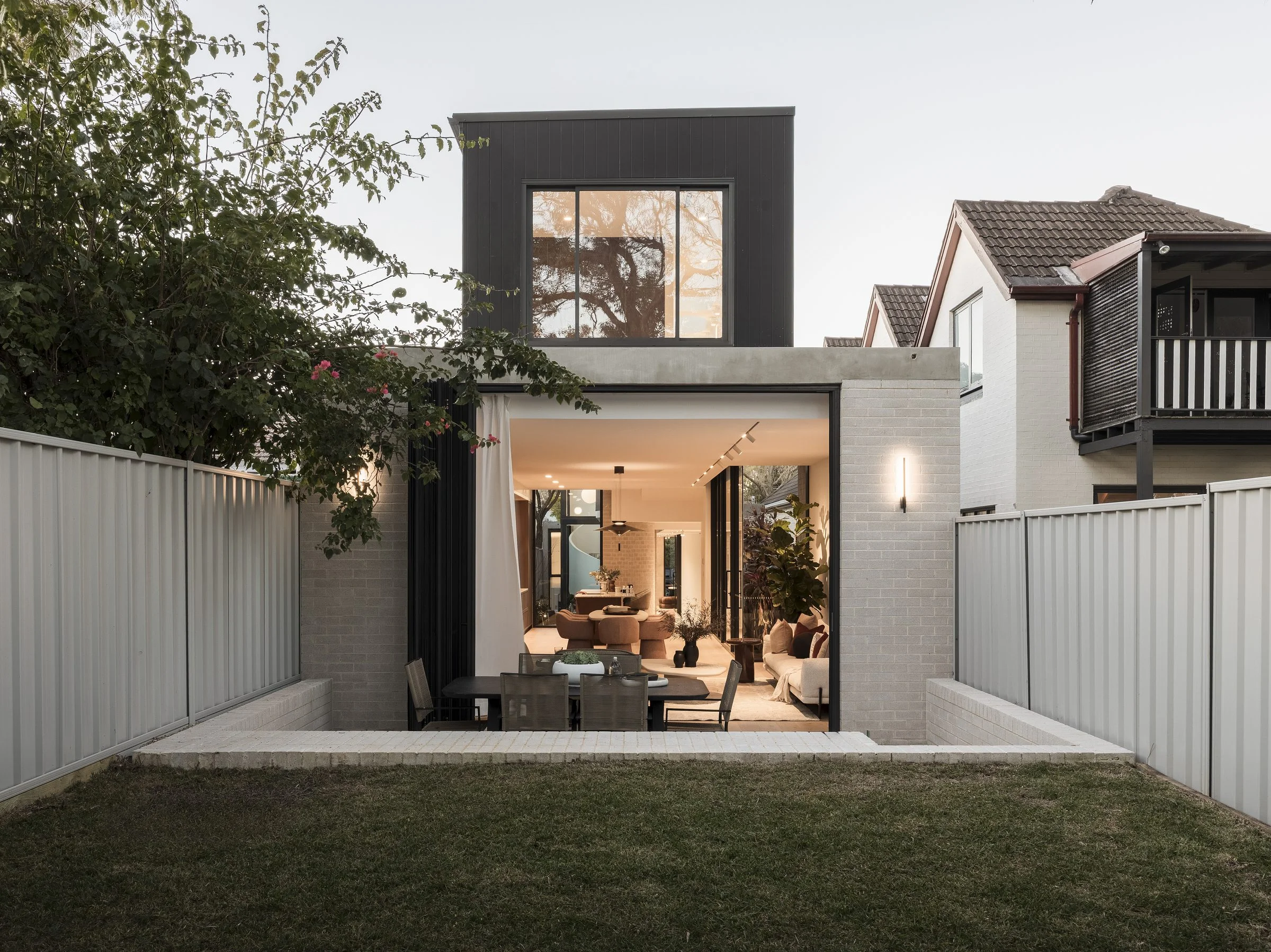 Surrey House · architecture photography by Jason Romeo · view 15