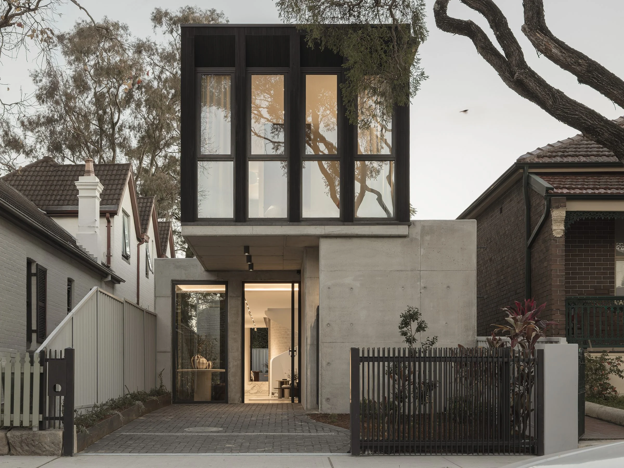 Surrey House · architecture photography by Jason Romeo · view 16