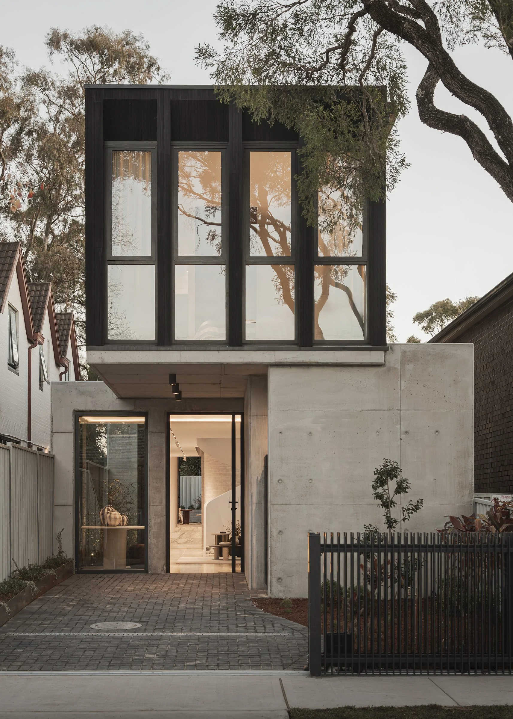 Surrey House · architecture photography by Jason Romeo · view 17